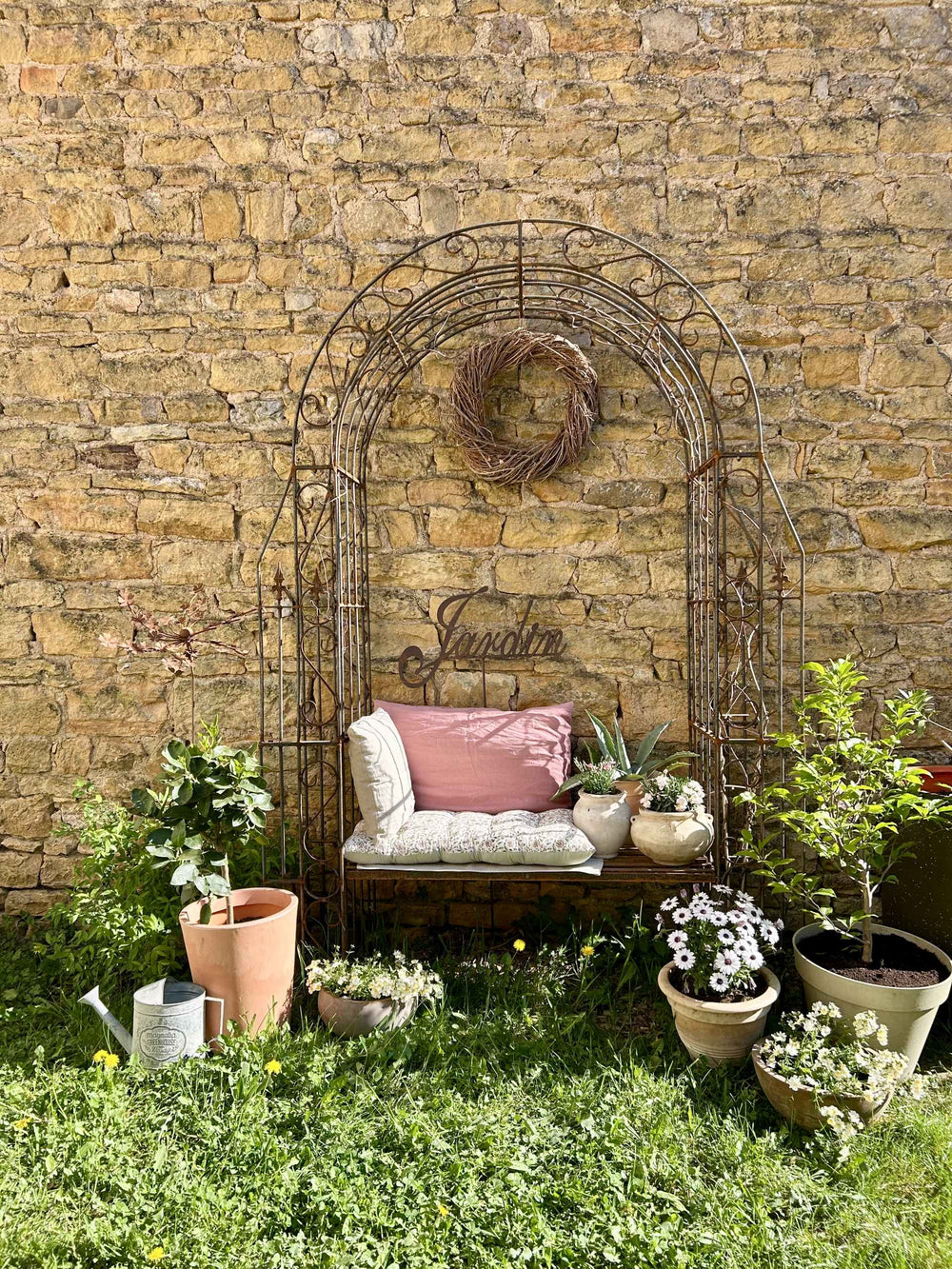 Rosenbogen Calabria mit Bank Rosenbogen Calabria mit Bank