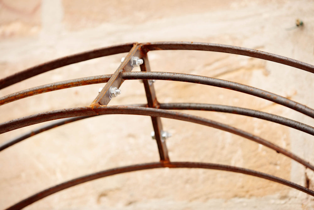 Rosenbogen Matera in unbeschichtet Detailaufnahme der Rostpatina Rosenbogen Matera in unbeschichtet Detailaufnahme der Rostpatina