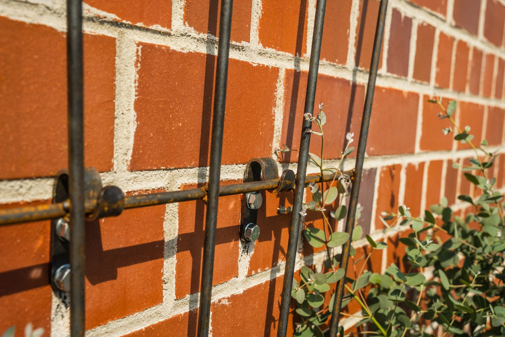 Rankgitter Brindisi Detailansicht Aufhängung, unbeschichtet Rankgitter Brindisi Detailansicht Aufhängung, unbeschichtet